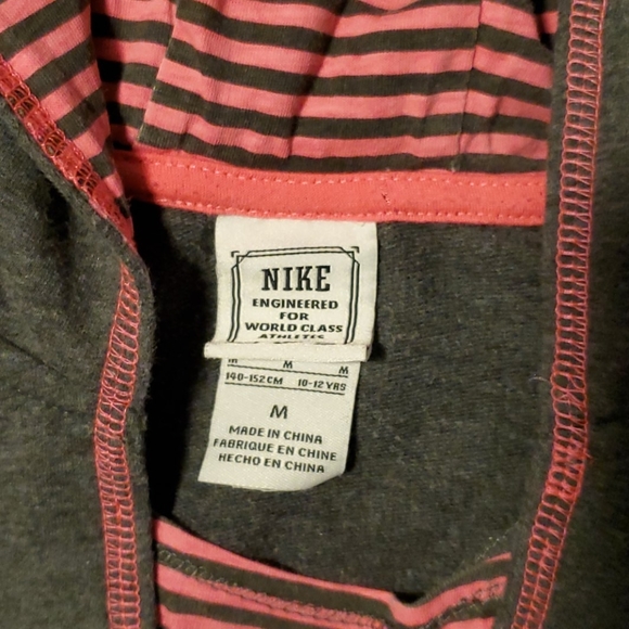 Kids size medium Nike pullover like new - Picture 2 of 10
